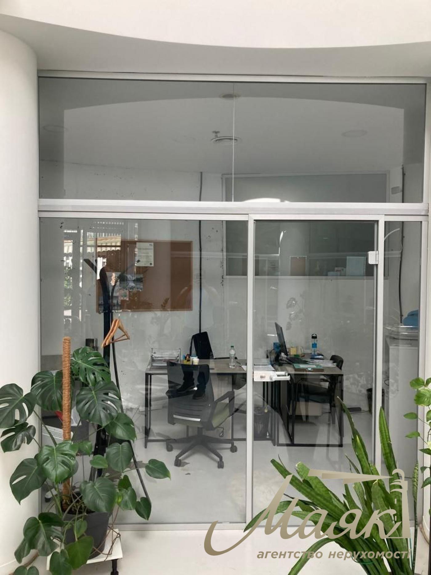 Оренда офісу площею 960 м² у ТЦ «Глобус», Майдан Незалежності, 1, Центр.