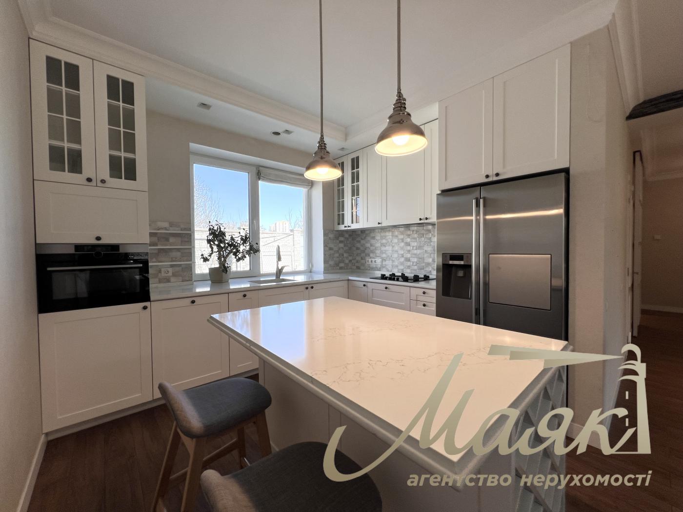 Rent 2-storey house 190m2, Goloseevsky district, Myshelovka