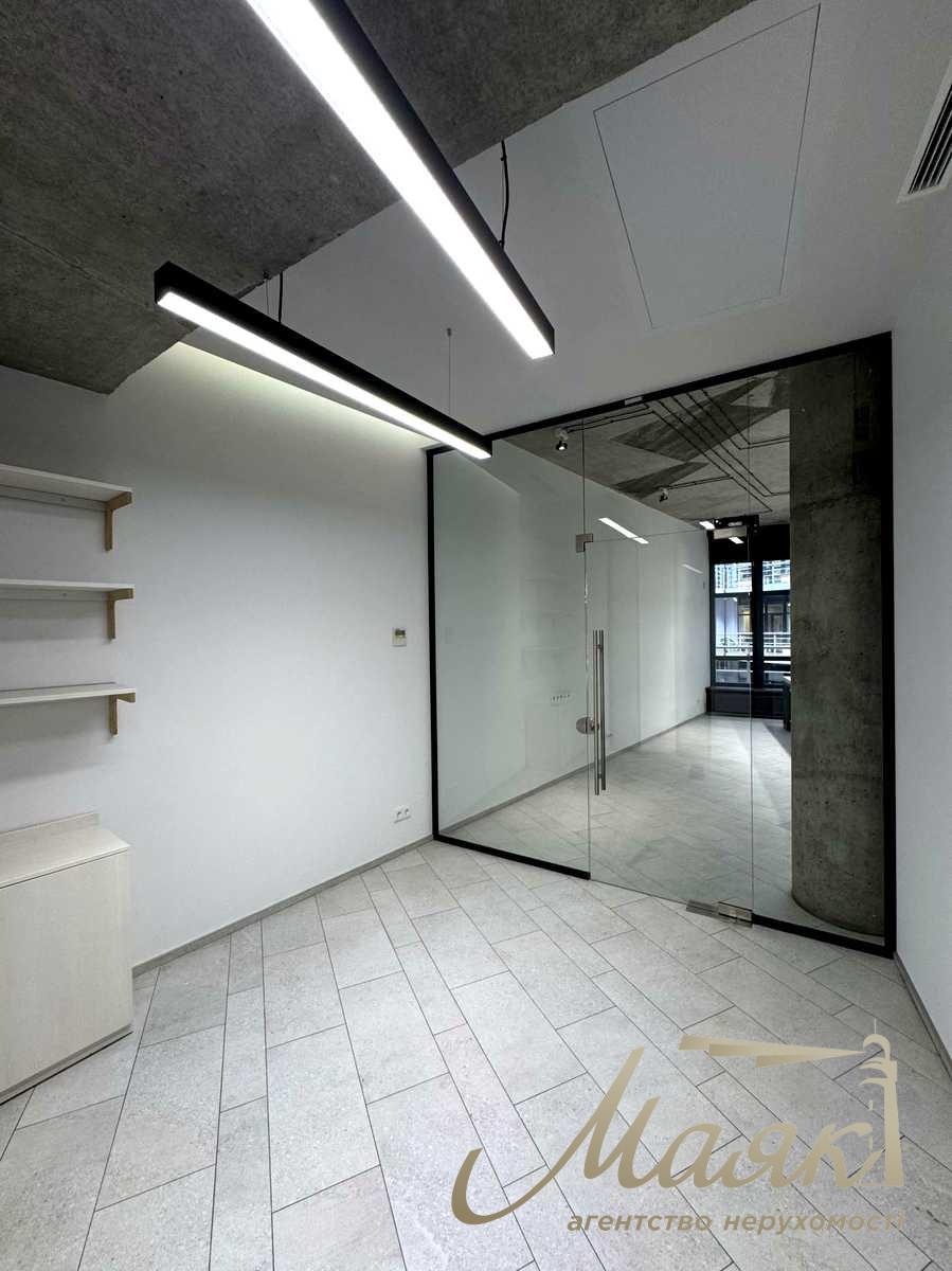 Modern office space (180 m²) for rent in the "Volna" Business Center, 36D Konovaltsa St.