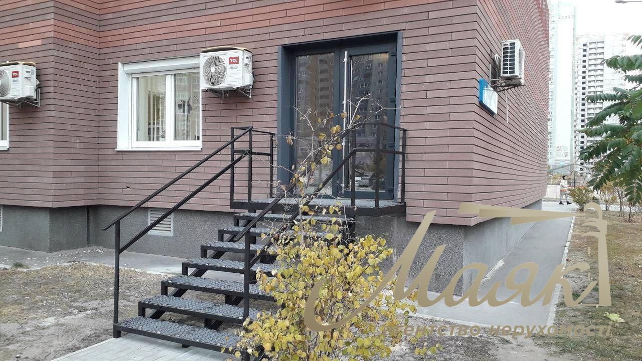 Продаж фасадного приміщення площею 42 м², ЖК «Патріотика», Осокорки