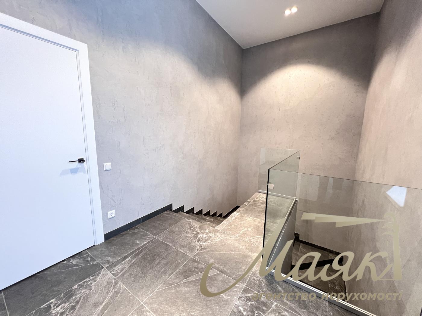 Оренда заміського будинку на Осокорках у котеджному містечку "Блакитна Лагуна"