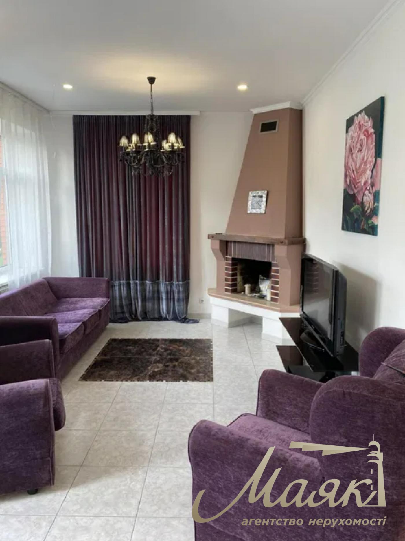 Rent of a 3-storey house 300m2, on Petropavlovskaya Borshagovka