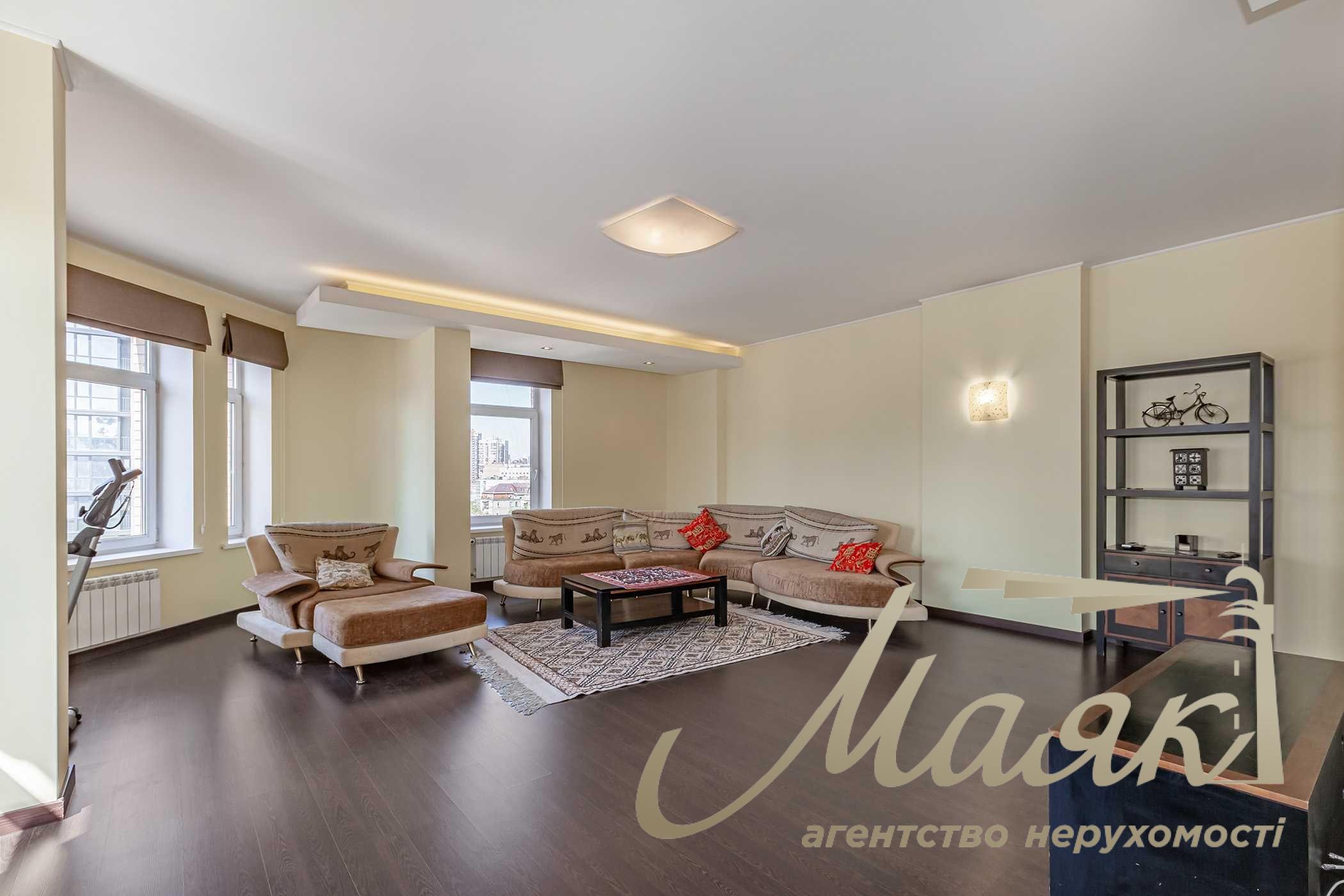 3-room apartment for rent at 27/78 Pankovskaya St., Downtown.