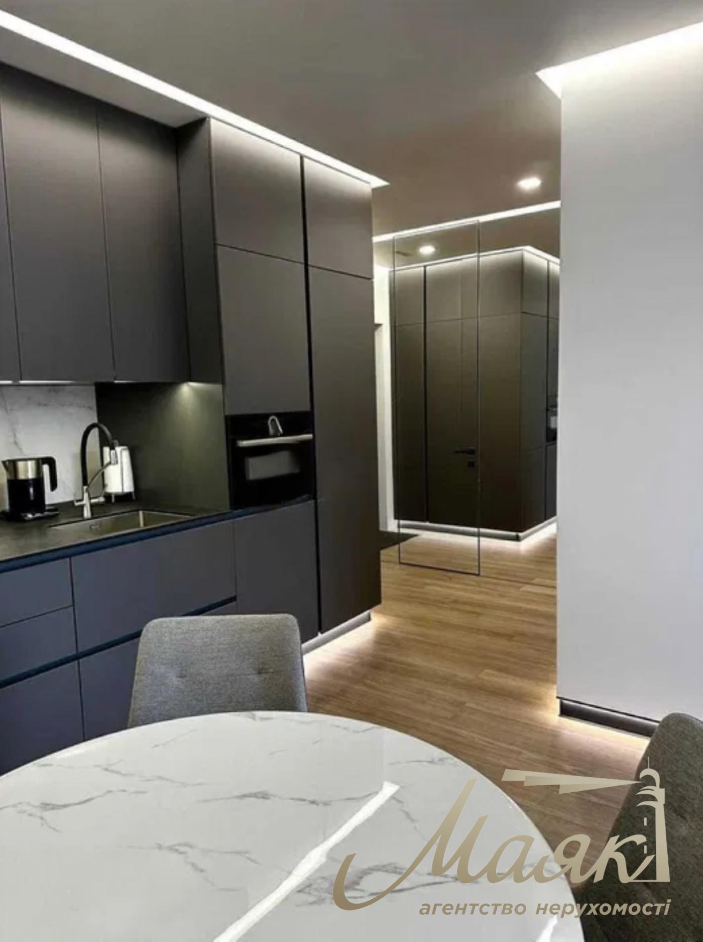 Продаж видової квартири 50м2 в ЖК "Французький квартал 2" ул. Предславинська з видом на Печерськ.