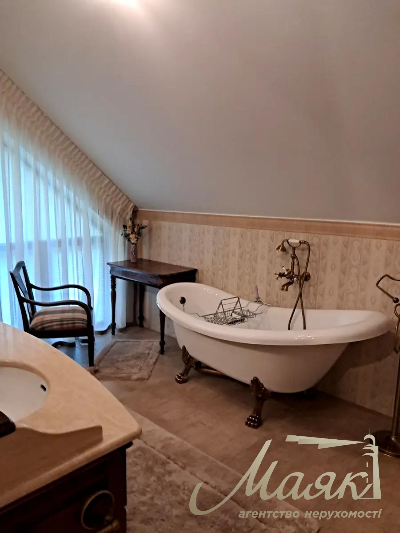 Оренда будинку/резиденції площею 420 м² у Старих Безрадичах, вул. Підгірна, перша здача, Обухівський напрямок, Київська область.
