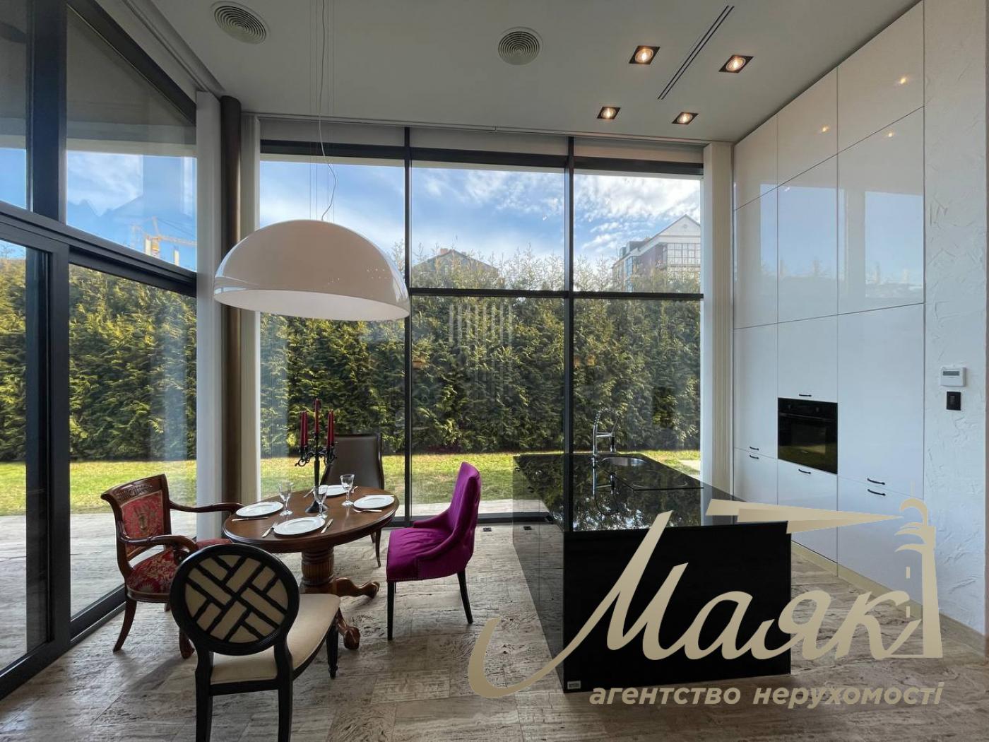 Оренда будинку Лісники- 200 м2 у котеджному містечку Хутір Ясний, з виходом на озеро, 10 соток