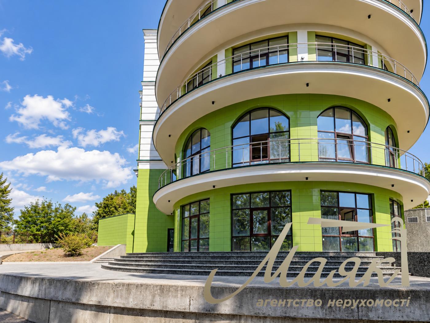 Продаж окремої комерційної будівлі площею 4 106 м² на Печерську, Набережно-Печерська дорога