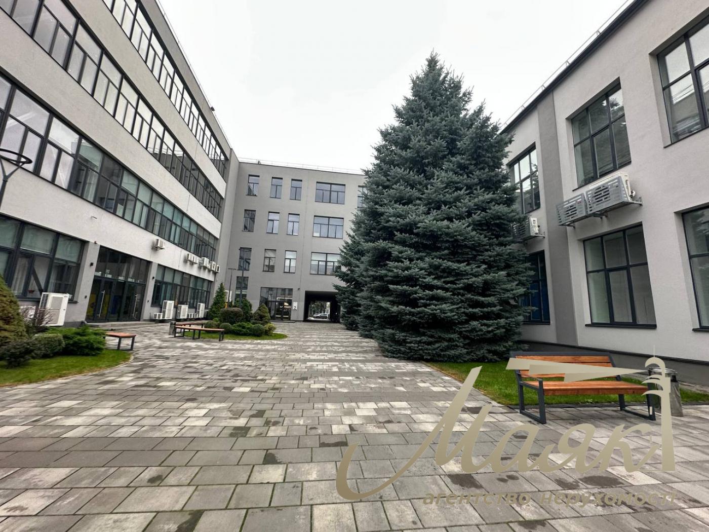 Оренда офісу площею 1 220 м² у бізнес-центрі на вул. Лаврській, Печерський район.