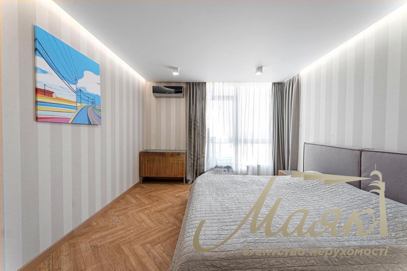 Продажа стильной 3-комнатной квартиры 83м2 на ул. Предславинская, 53, Киев (Печерский район). Панорамные виды.