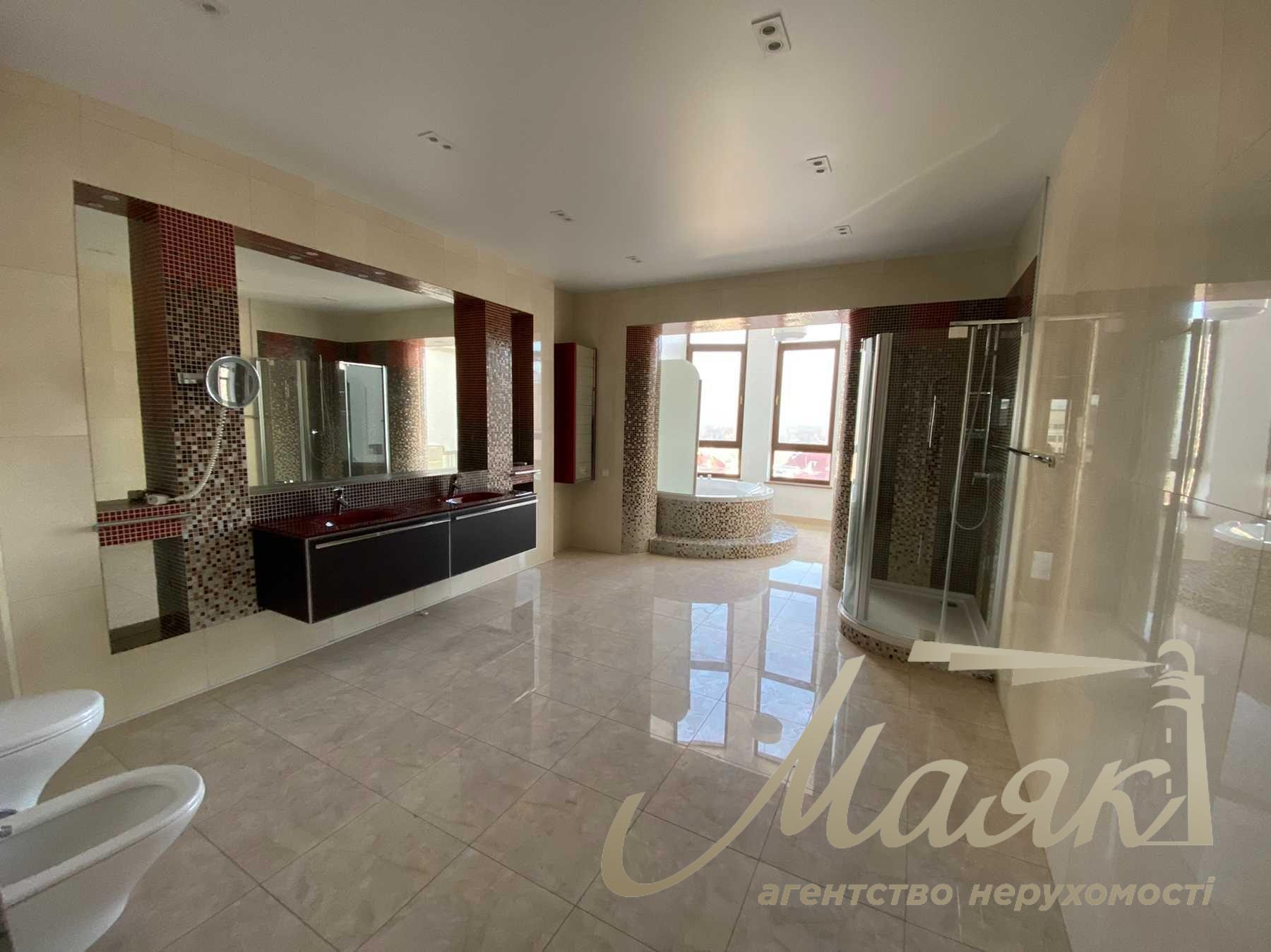 Sale three-level panoramic penthouse 327m2 in Obolonskyi Lipki, Ivasiuk Avenue, Obolon