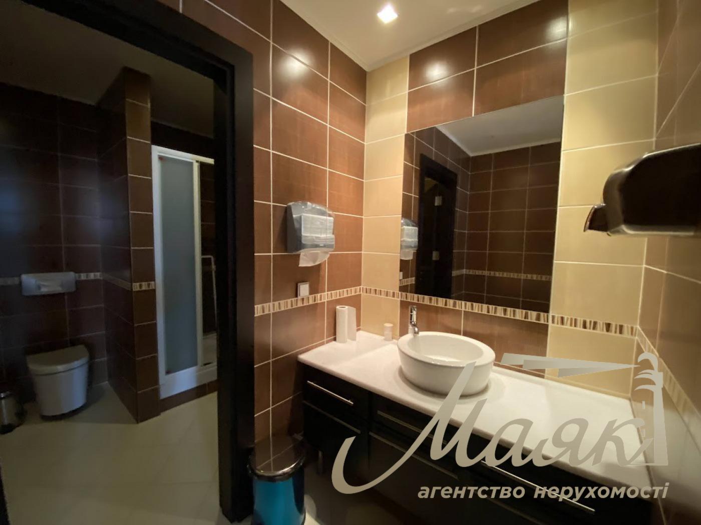Оренда офісу площею 1800 м² за адресою: Воздвиженка, 56, Поділ.