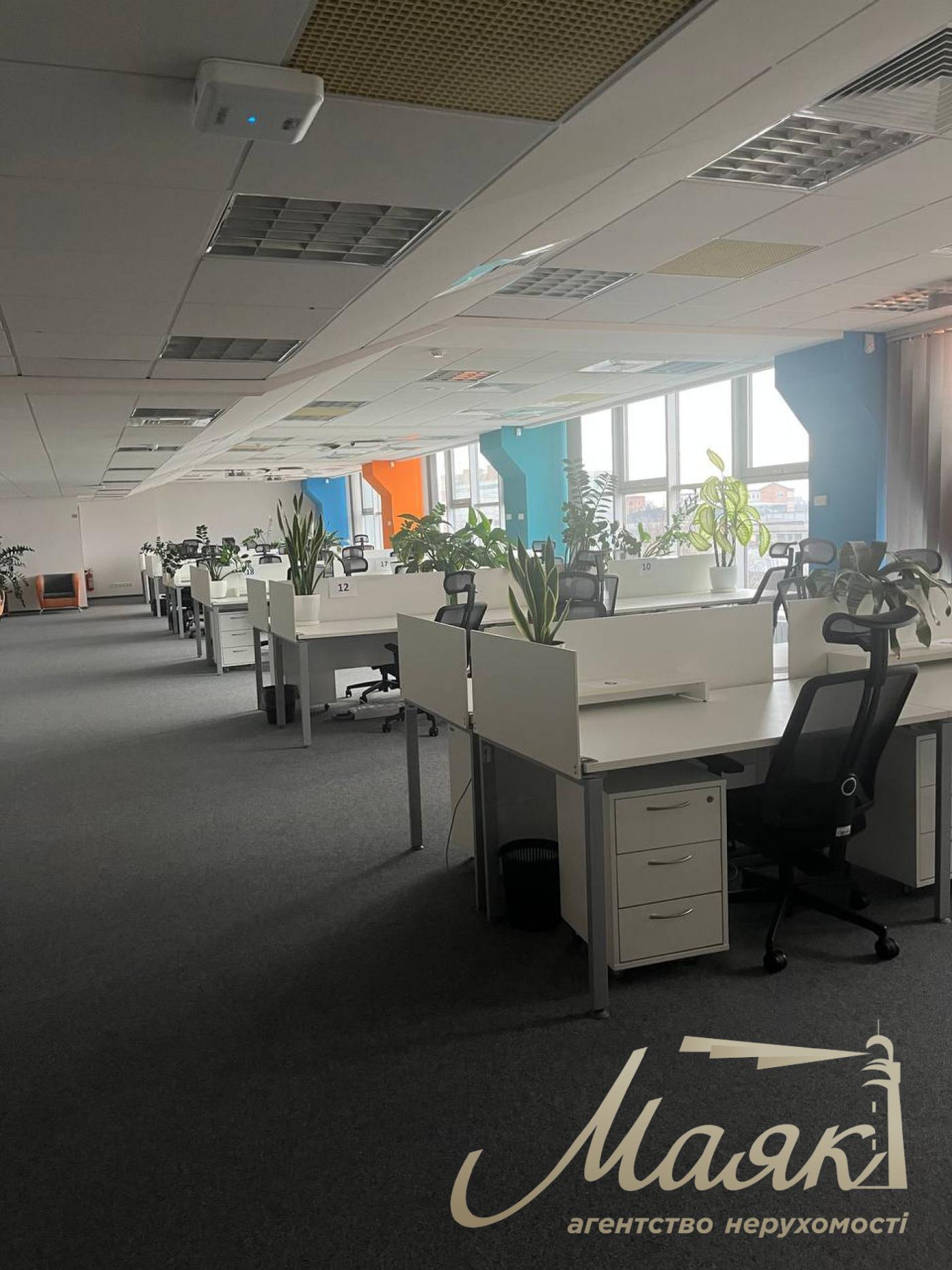 Оренда офісу Open Space 230m2 на Солом'янці, метро Берестейська