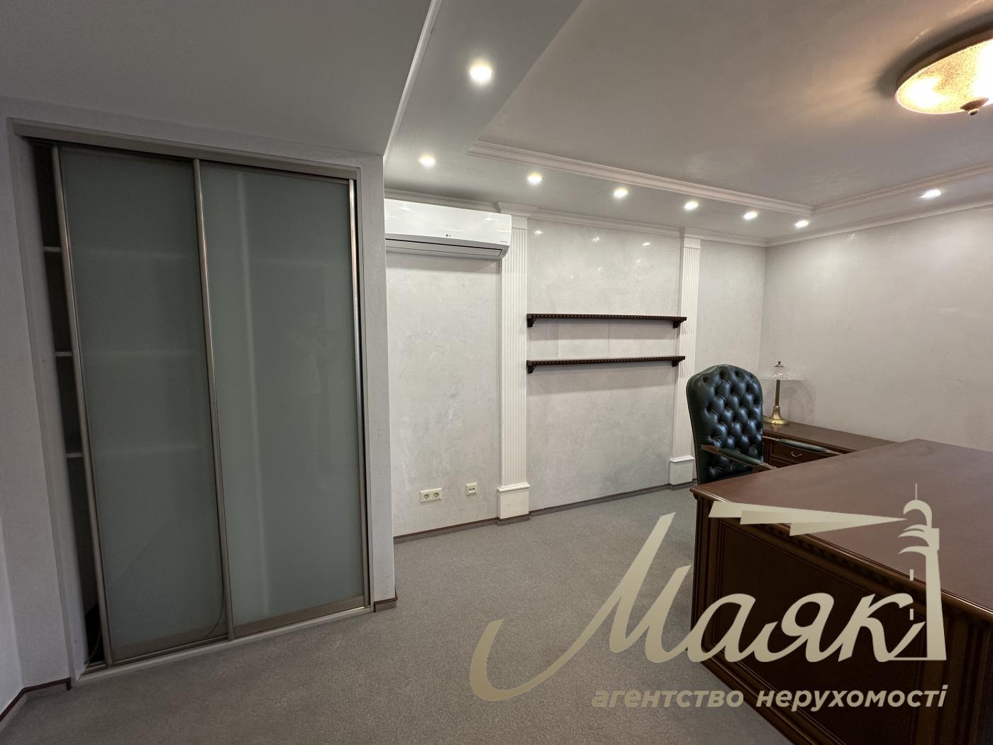 Оренда офісного приміщення з ремонтом (220 м²) на вул. Голосіївська, 7, корпус 1