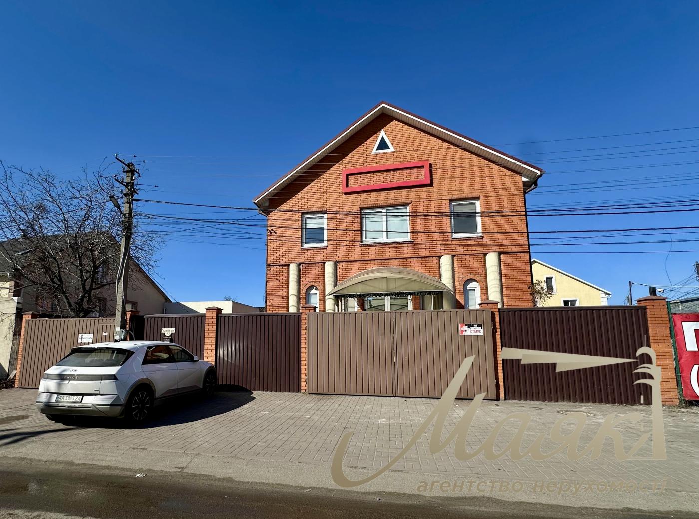 Оренда фасадної будівлі (656м2) на 7.5 сотках, вул. Садова, Софіївській Борщагівці