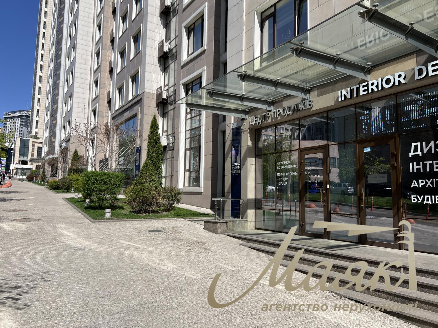 Sale of a facade room in the residential complex Boulevard of Fountains, at 3 Sapernoe Polye str.
