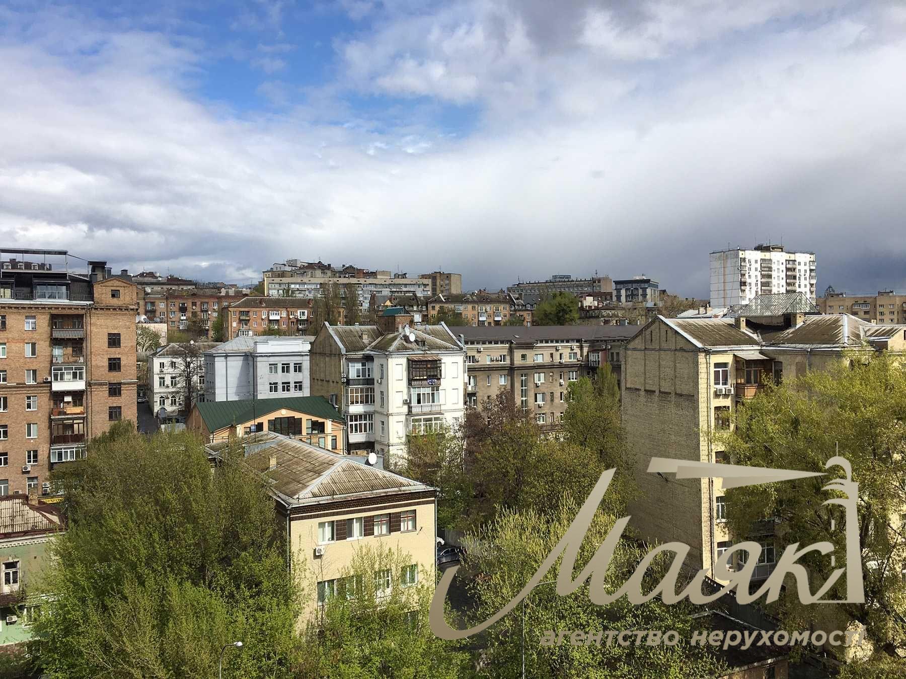 3-room apartment for rent at 27/78 Pankovskaya St., Downtown.