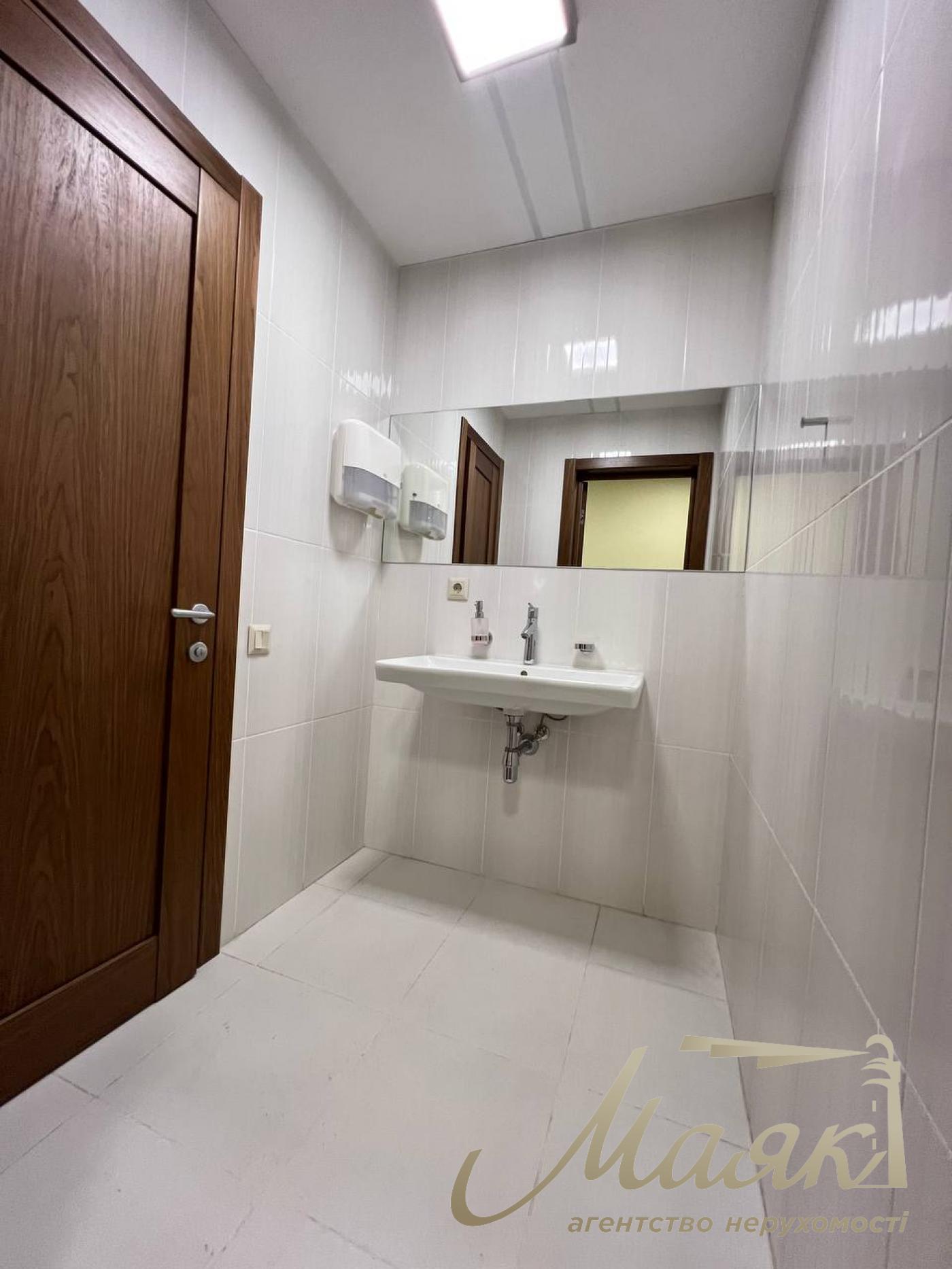 Оренда офісу 285м2 по вул.Булв'ярно-Кудрявська 13/19, Львівська площа.