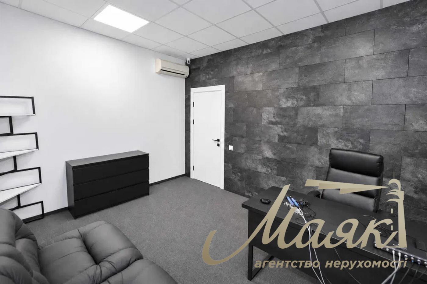Rent a 180 m² furnished standalone office at 32A Yevhen Konovalets Street, Pechersk