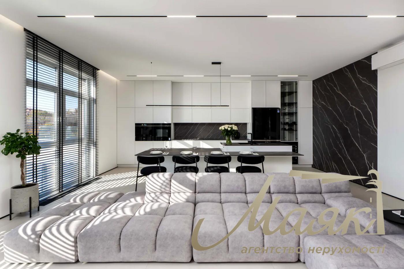 Киев        Университетская ул., 17-А