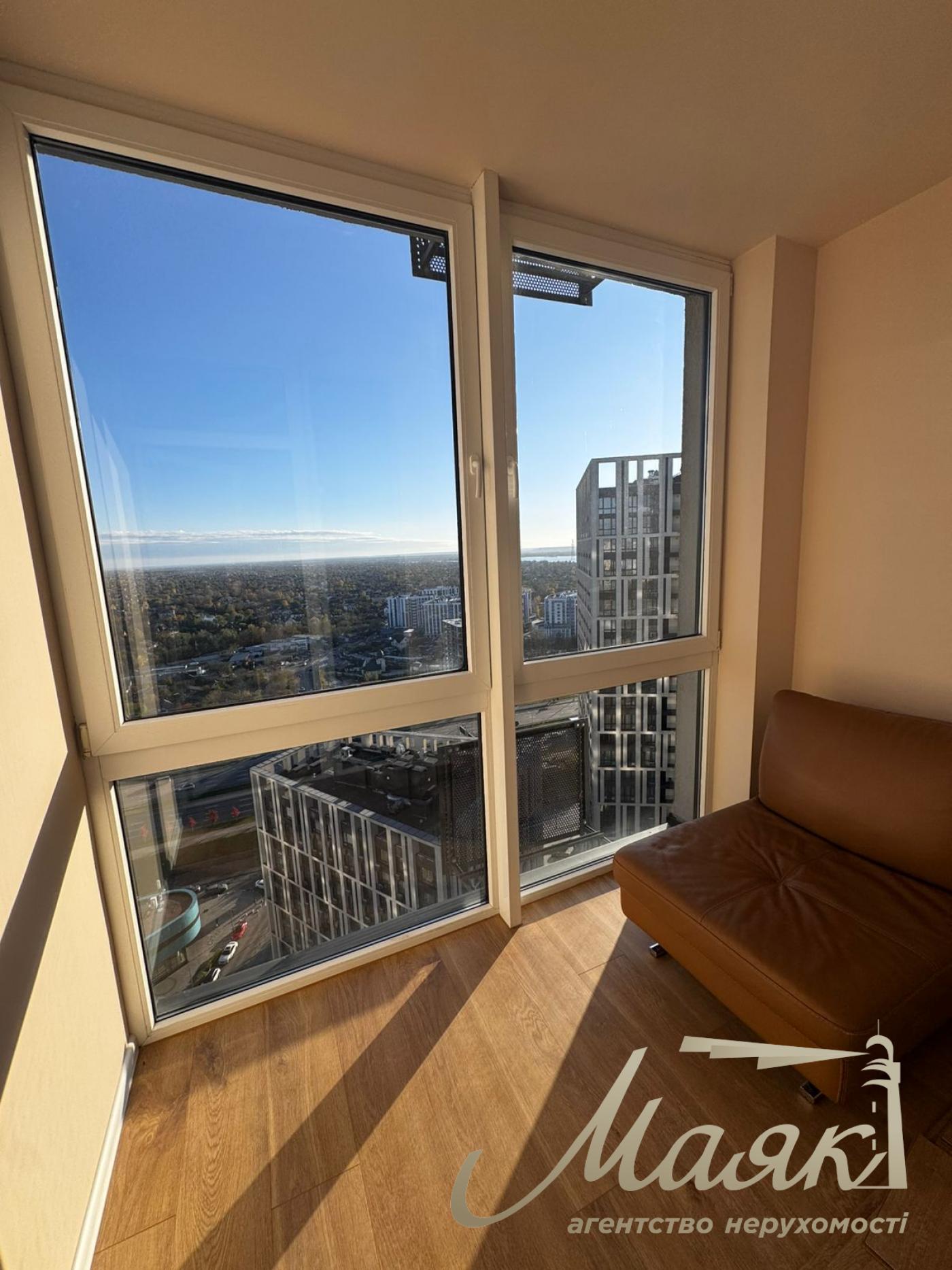 Аренда квартиры 54м2 под офис в ЖК Славутич, ул. Заречная, Осокорки, Киев