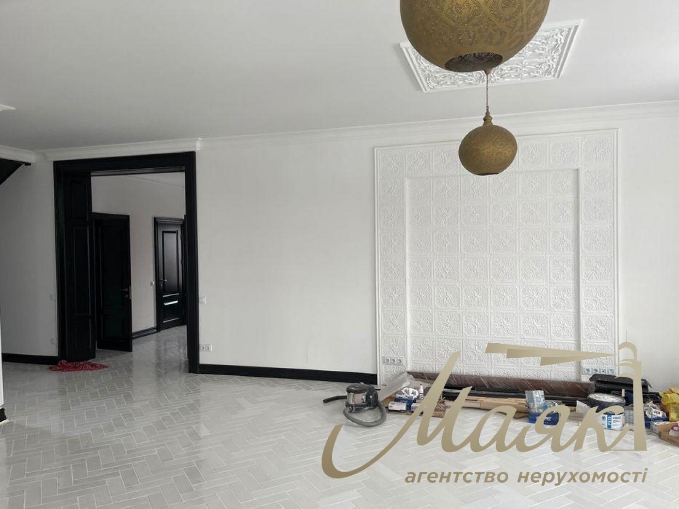 Оренда 2х-поверхового будинку (280м2) с. Крушинка