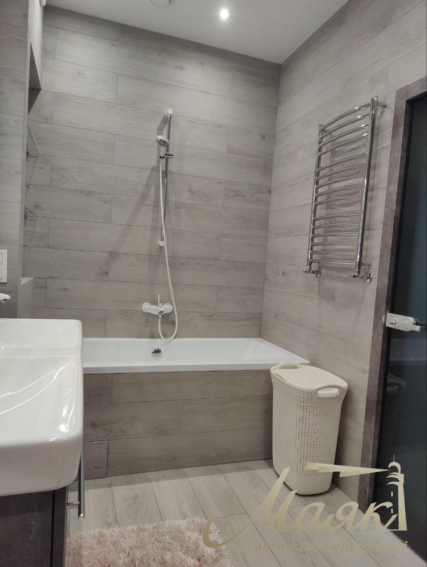 Оренда 2-поверхового дуплексу (140 м²) на Осокорках, за 750 м від «Новуса»