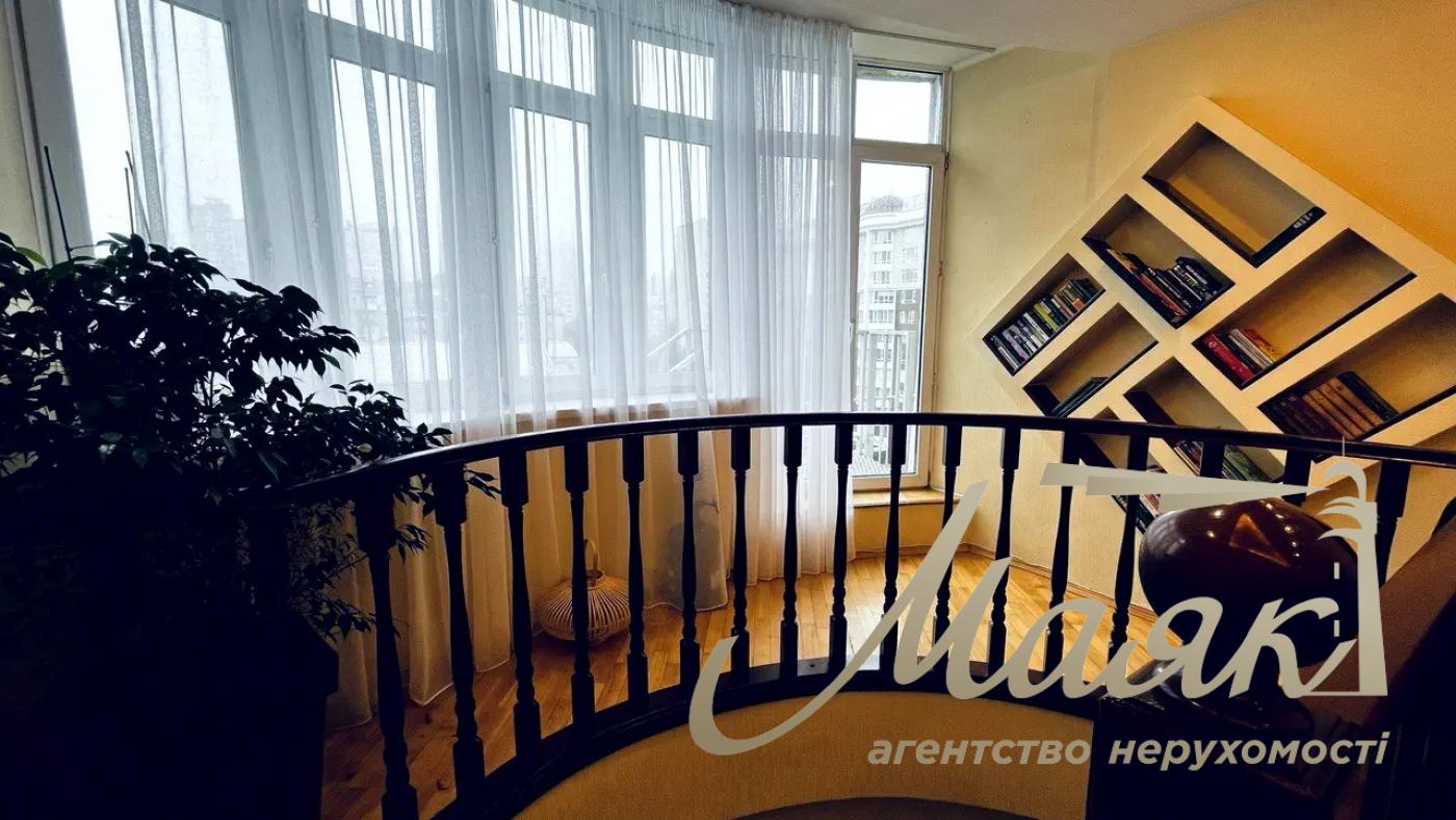 Оренда 4-кімнатної квартири на вул. Антоновича, 140, Центр.