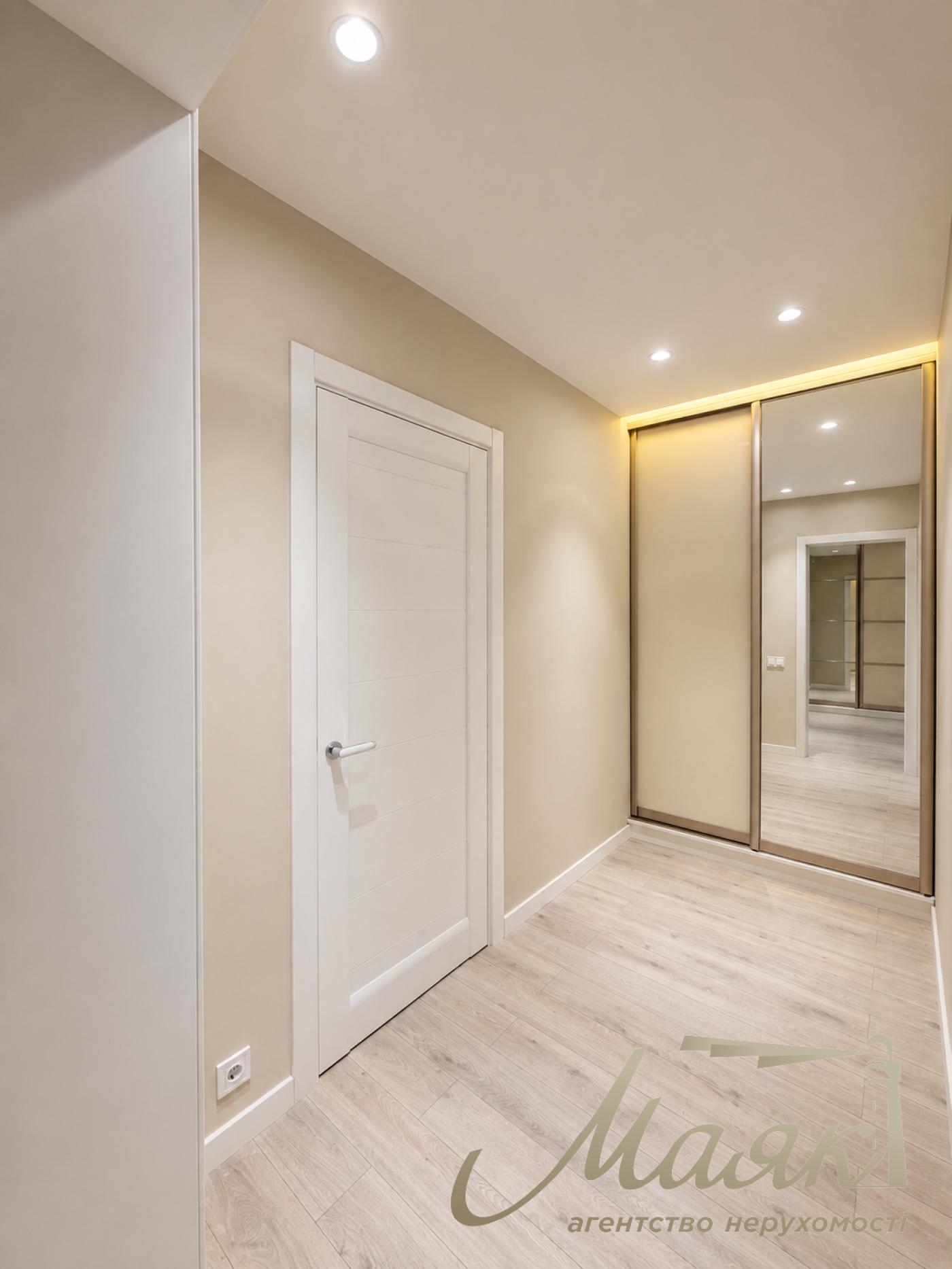 Продажа видовой 1-комнатной квартиры 54,4 м² , ЖК The Lakes , Голосеевский район, Киев,по адресу переулок Ясиноватский, 11.