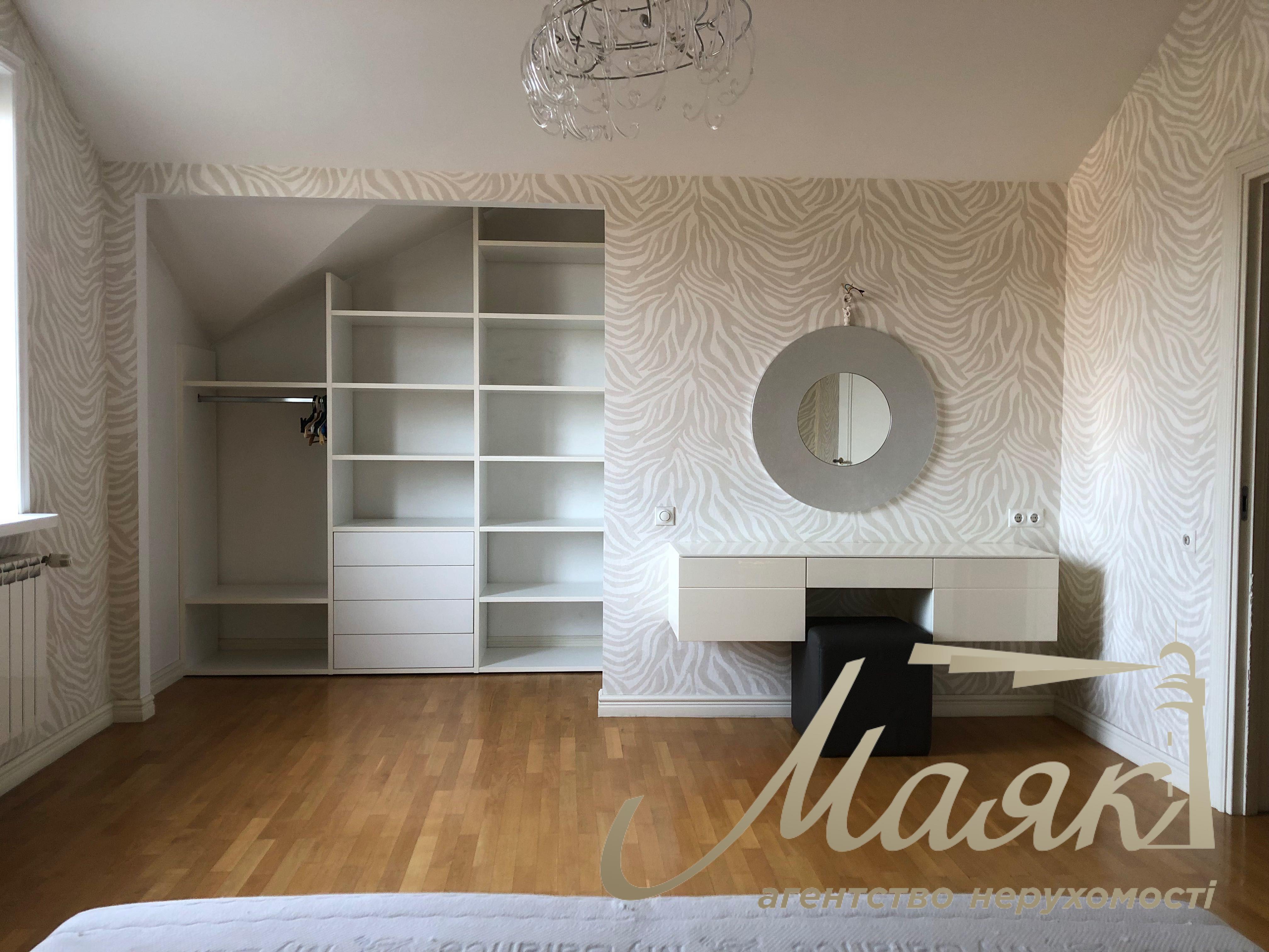 Оренда просторого будинку площею 225 м² у с. Гатне, 5 спалень, камін, 10 хвилин до станції метро «Теремки», Києво-Святошинський район