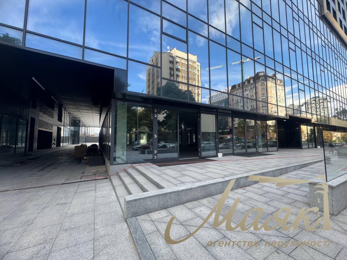 Продажа фасадного помещения 532м2, ЖК Метрополь, Предславинская, 20
