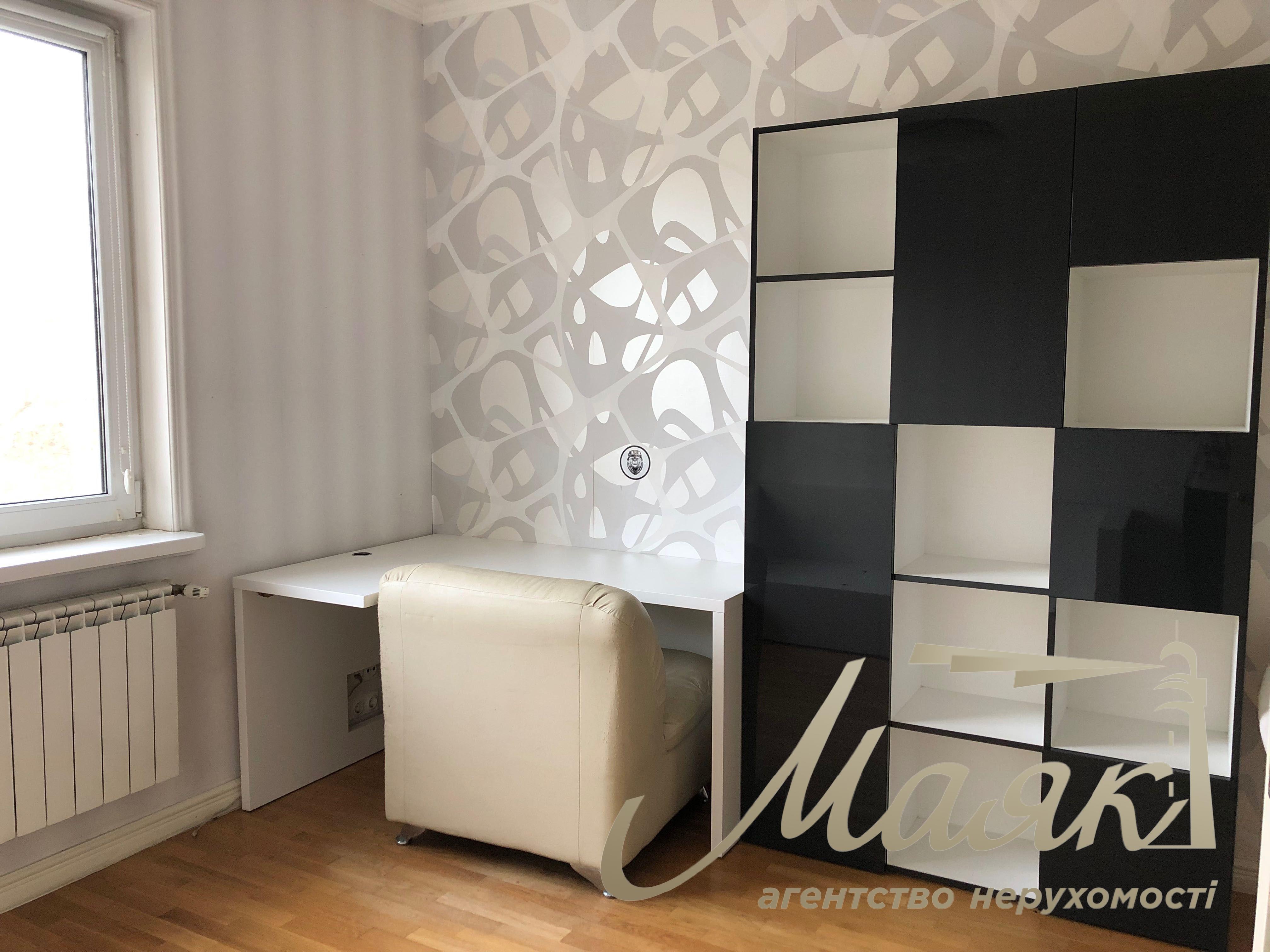 Оренда просторого будинку площею 225 м² у с. Гатне, 5 спалень, камін, 10 хвилин до станції метро «Теремки», Києво-Святошинський район