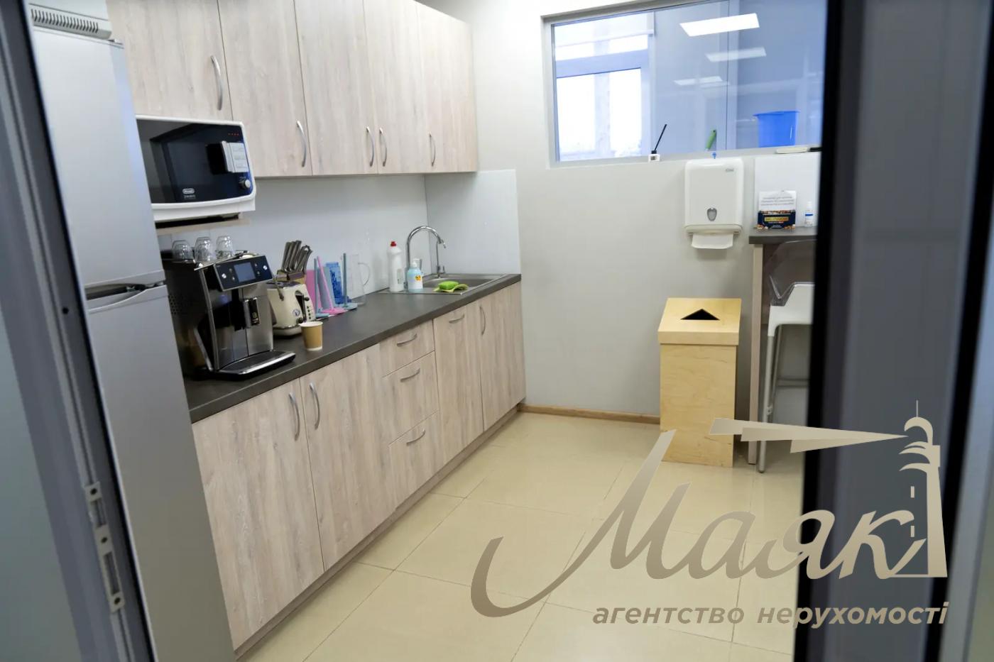 Rent office 180m2 Baggovutovska str. 23, Shevechkovsky district.