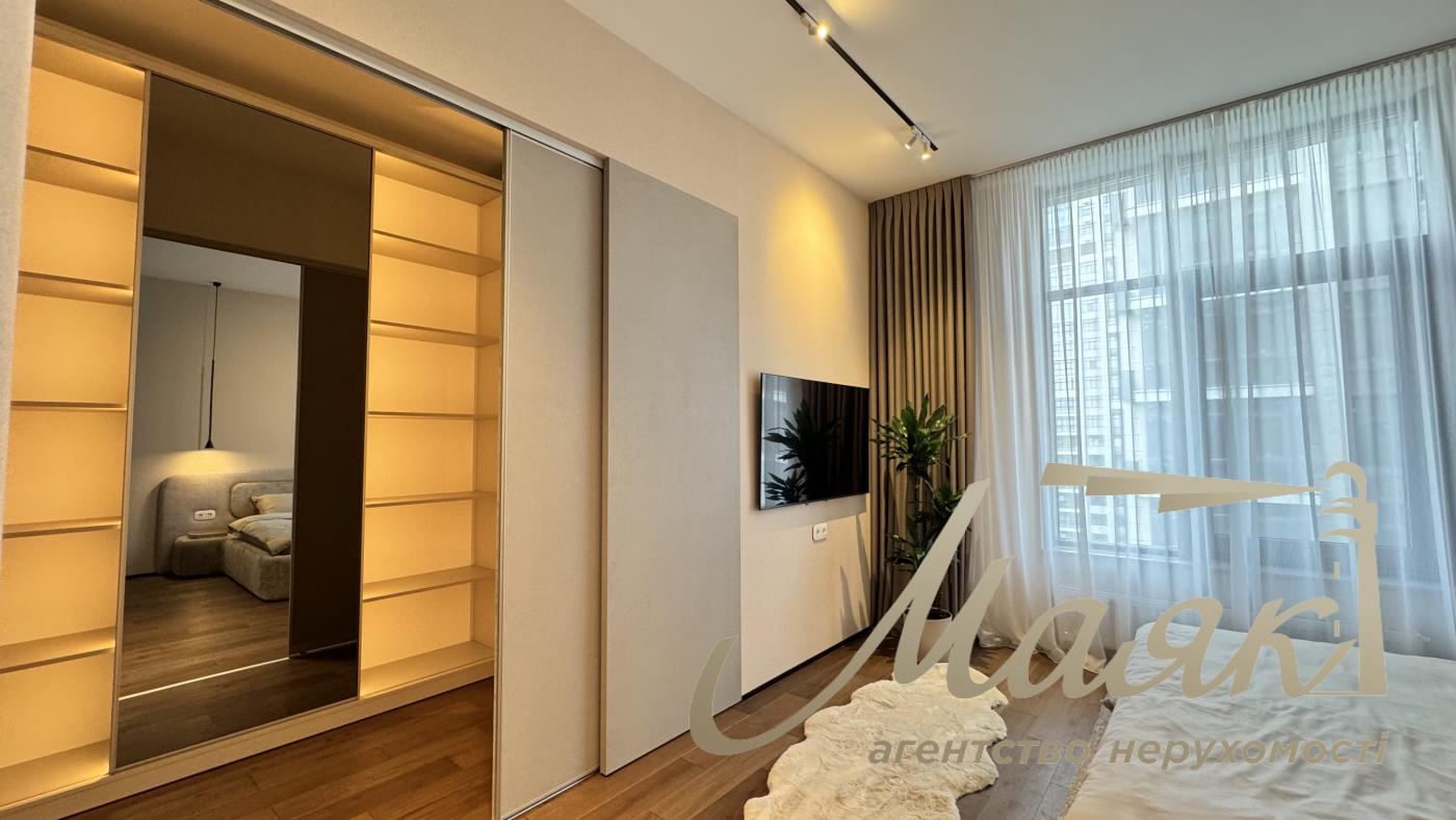 For sale 3-room apartment Residential Complex Novopecherskie Lipki, Dragomirova str.