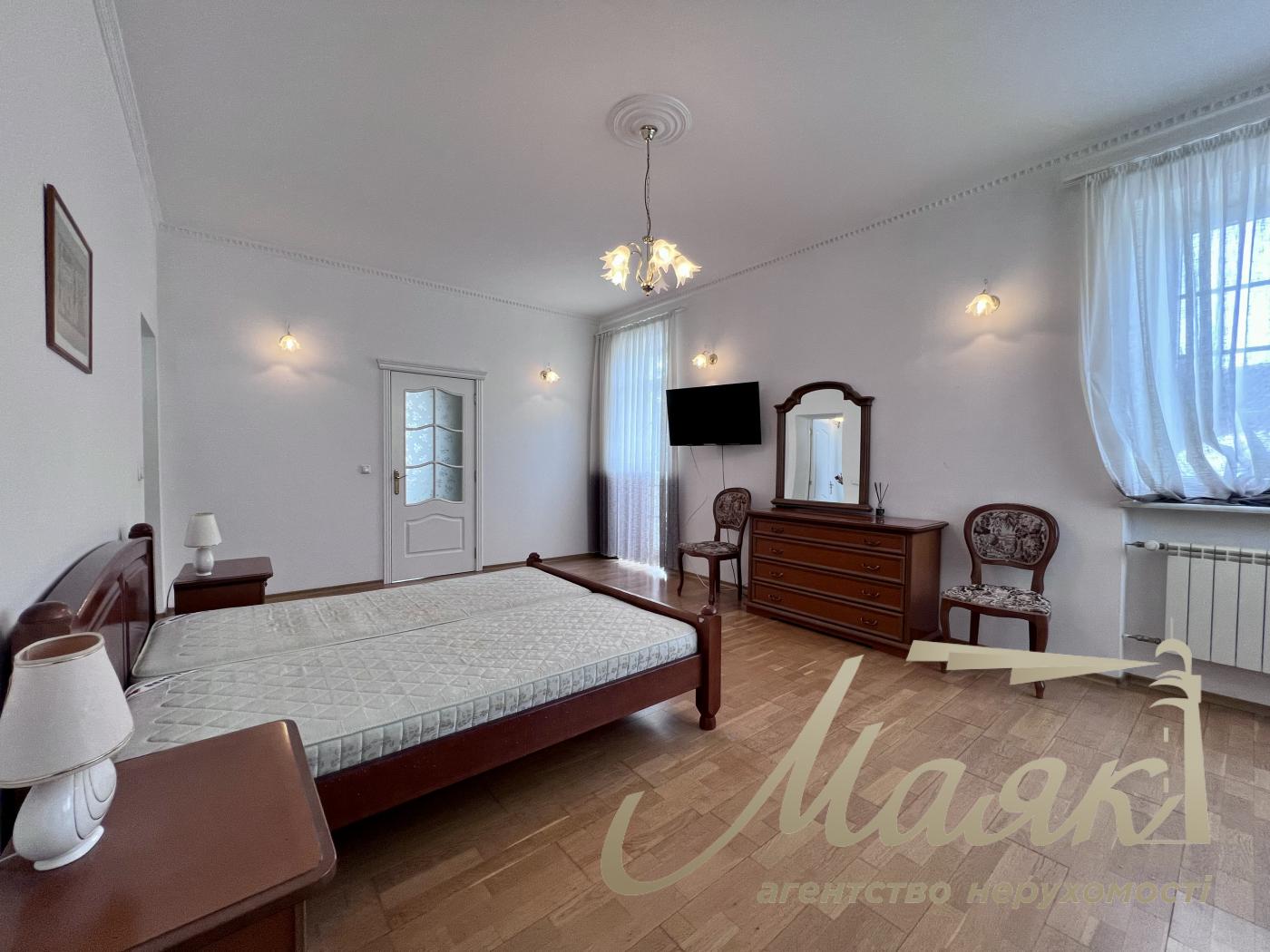 Rent 3-storey house 492,7m2, Lesniki