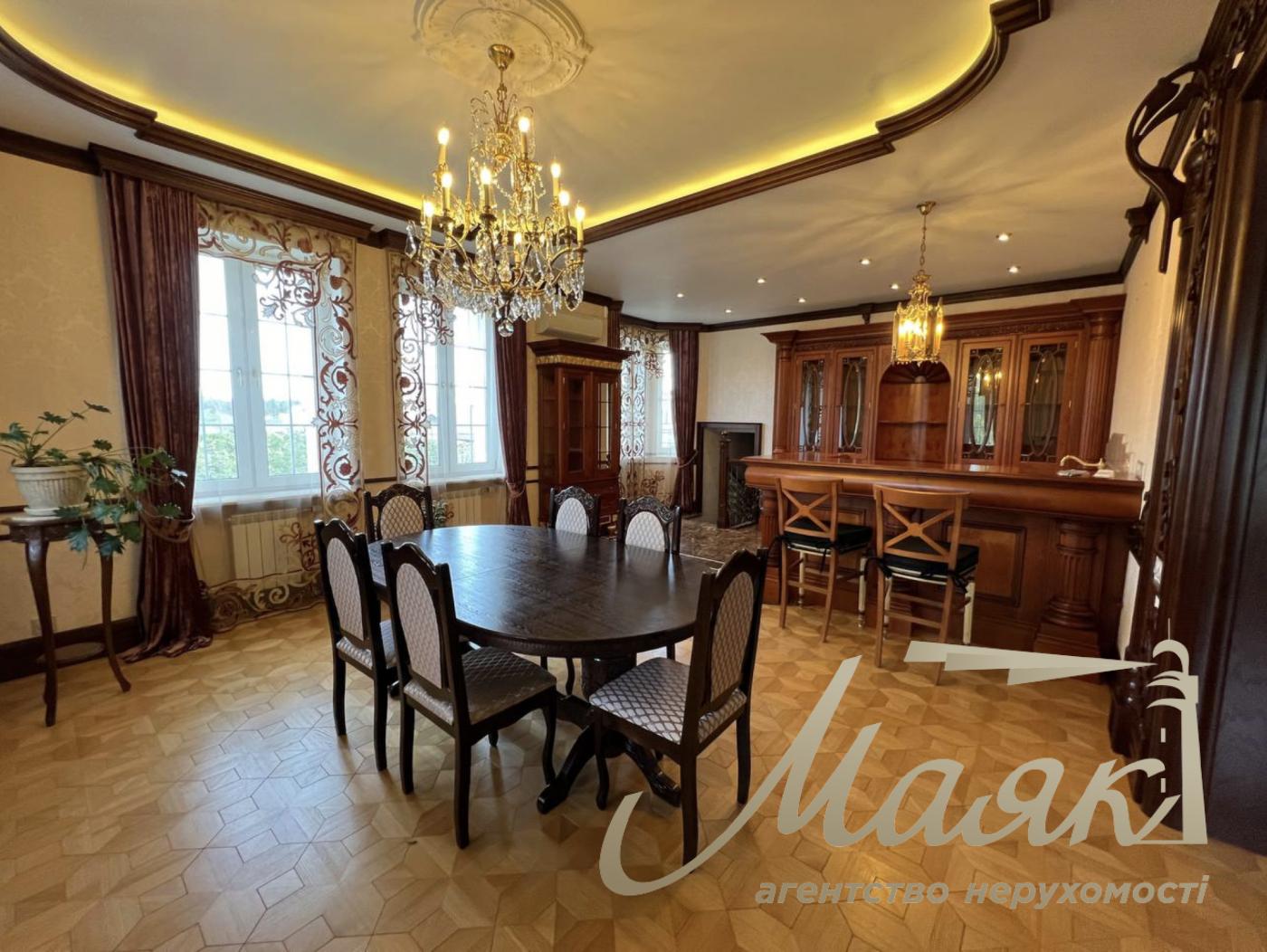 Rent of a 4-storey house 800m2, Ivankovichi.