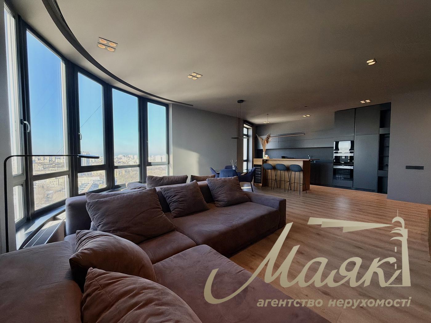 Оренда 3-х кімнатної квартири 130 кв.м. на вул.Преображенська 8Б