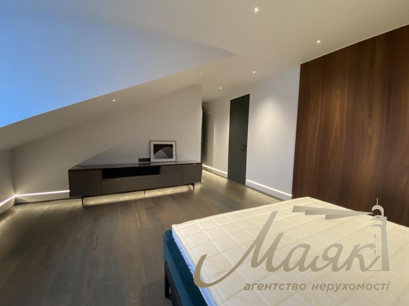 Продаж квартири в історичному центрі міста вул. Богомольця 278м2