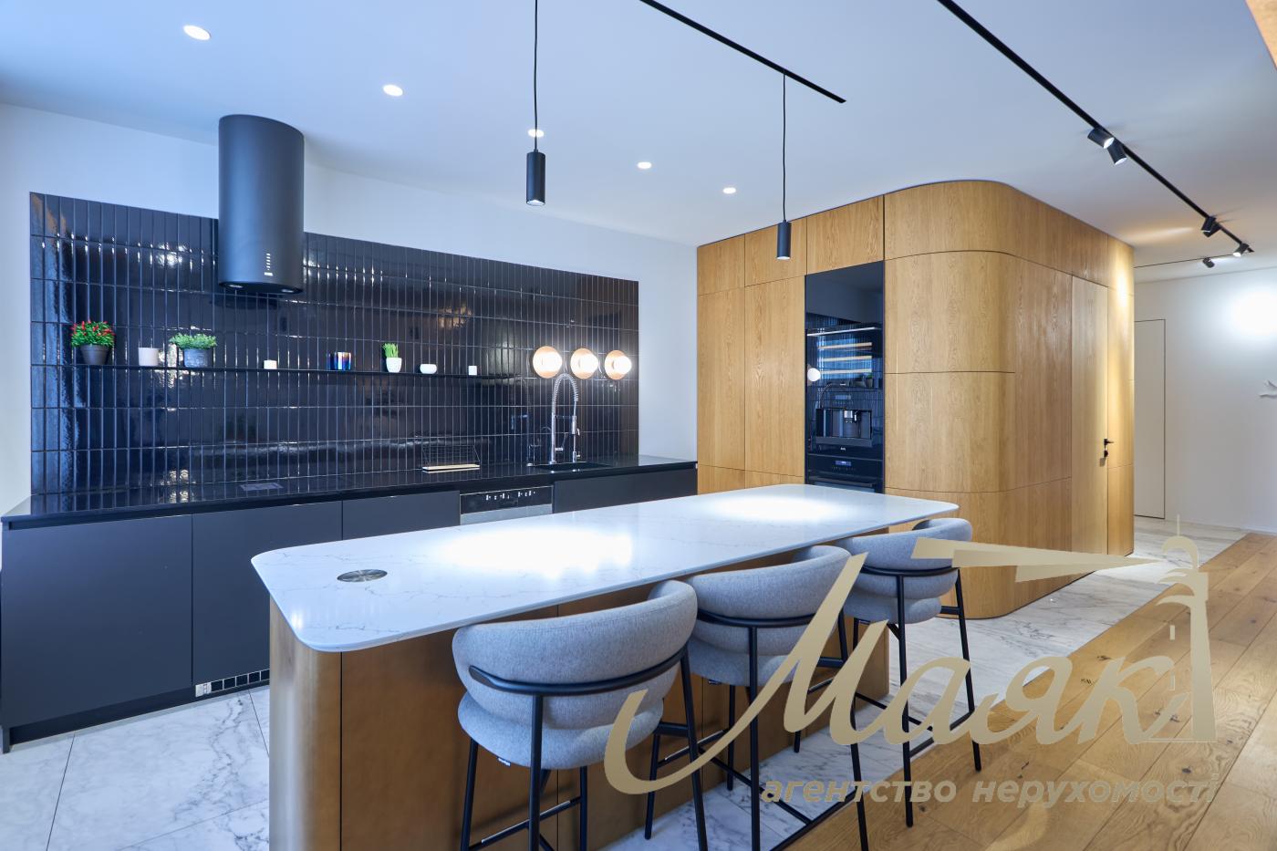 Rent 5-room apartment LCD Novopecherskie Lipki, Verkhoglyada street (Dragomirov)