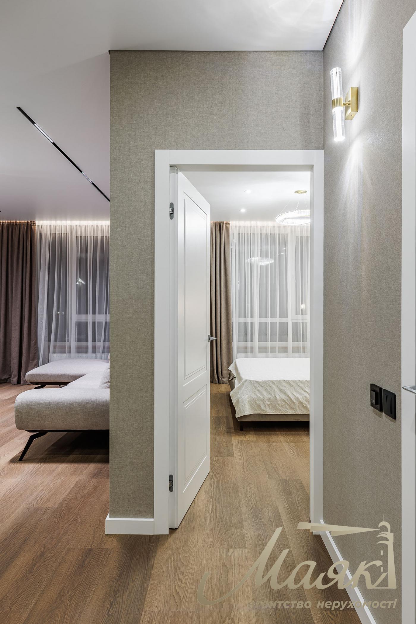 Продажа 1-комнатной квартиры с ремонтом ЖК Варшавский 3, Виноградарь, Киев