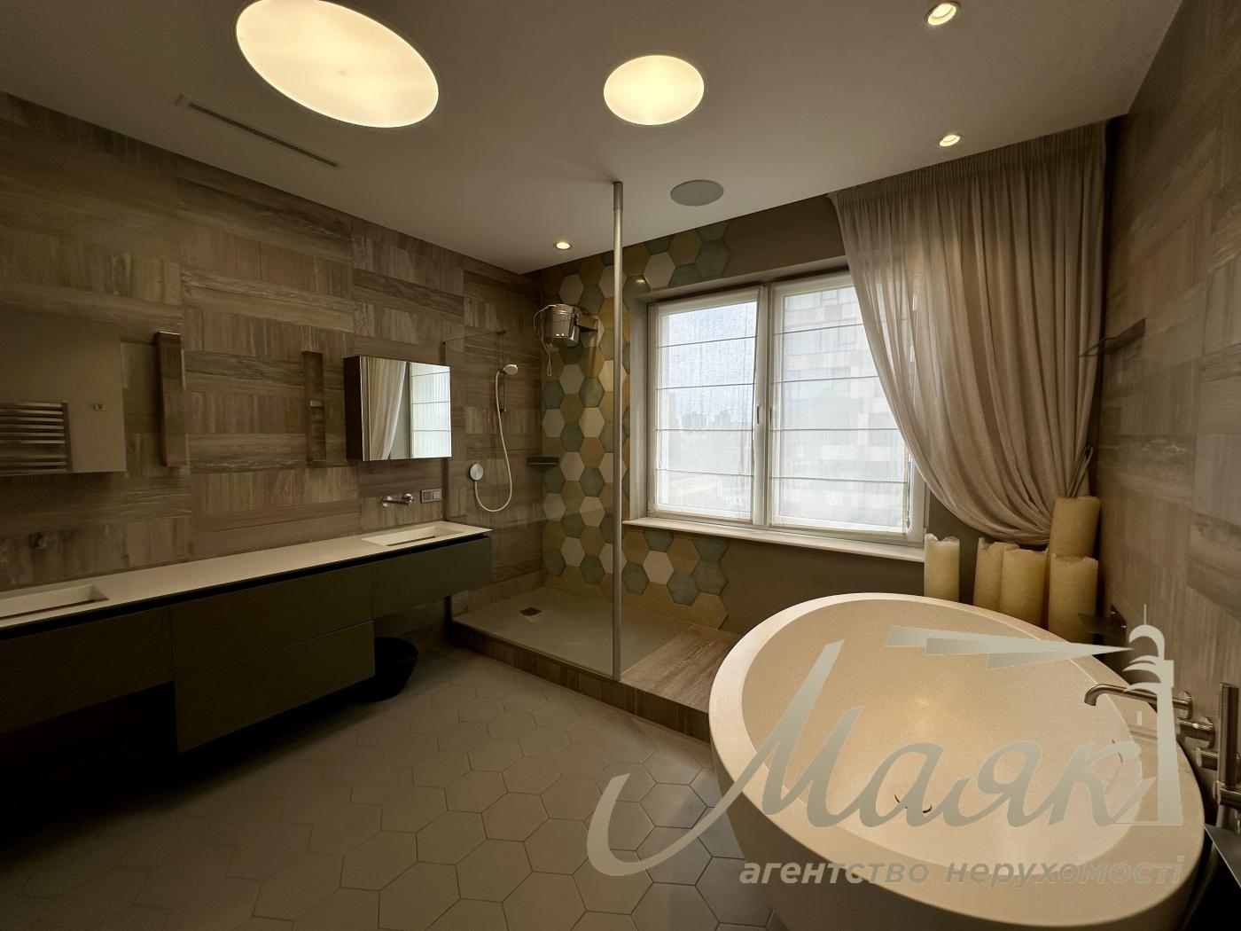 Аренда видовой 5-комнатной квартиры (230м2) в ЖК "Chelsea Tower", ул. Деловая 4, Центр, Печерский район