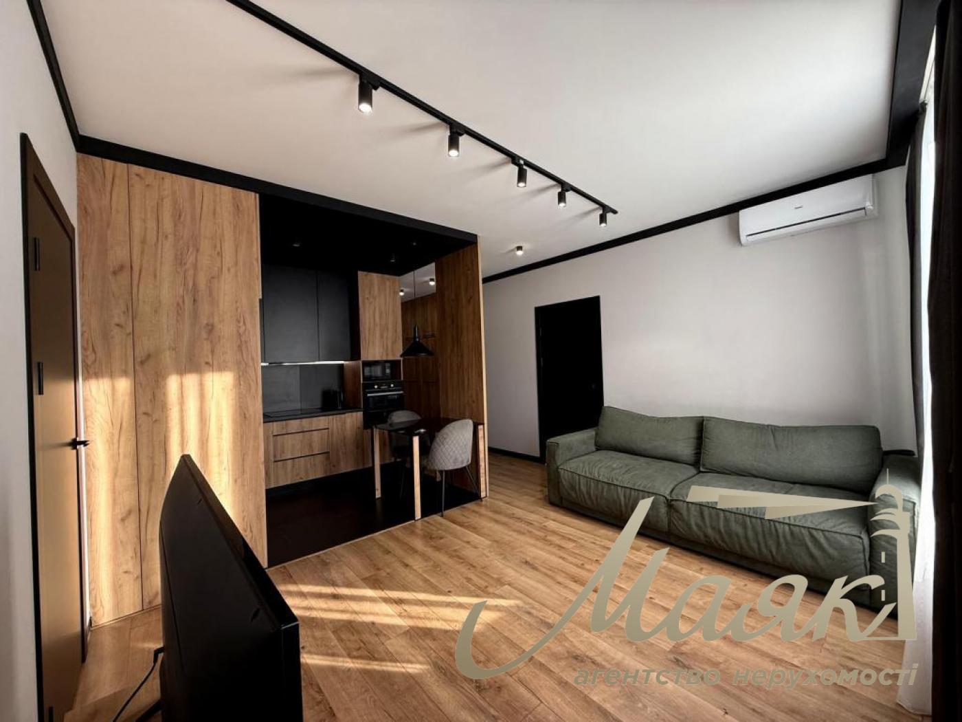 For sale 3-bedroom apartment in Residential Complex Svetlopark, Goloseevsky district-n