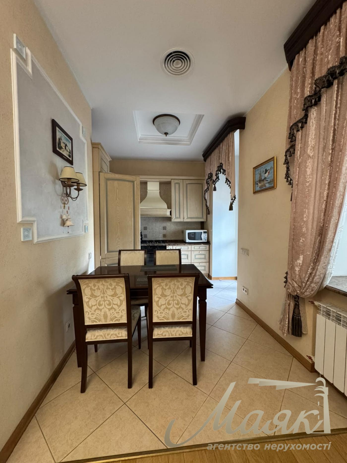 Аренда 2к квартиры,67м2, Подол, царский дом