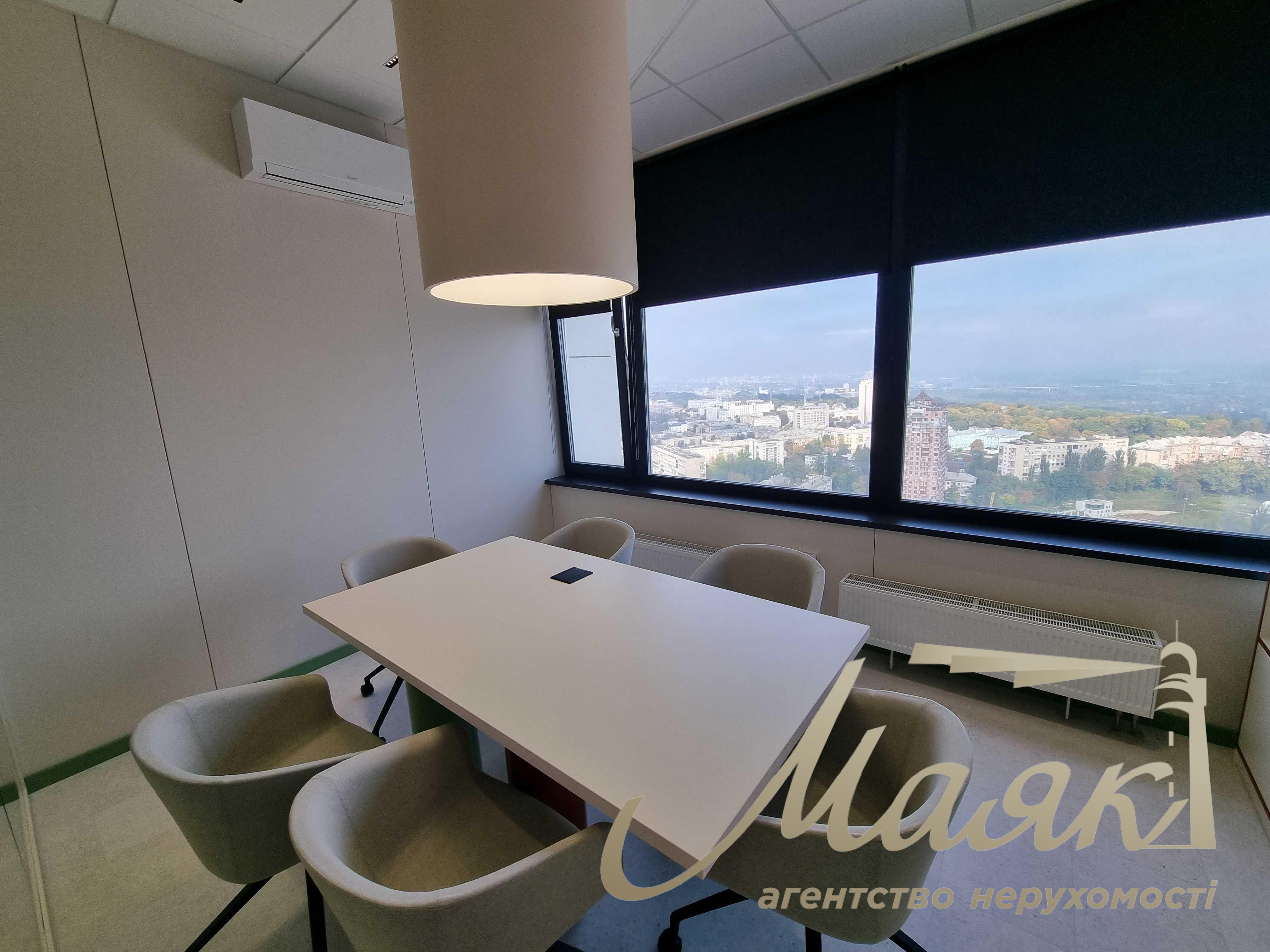 Rent an office of 93m2 in the residential complex Carnegie on Klosky Spusk 7A.