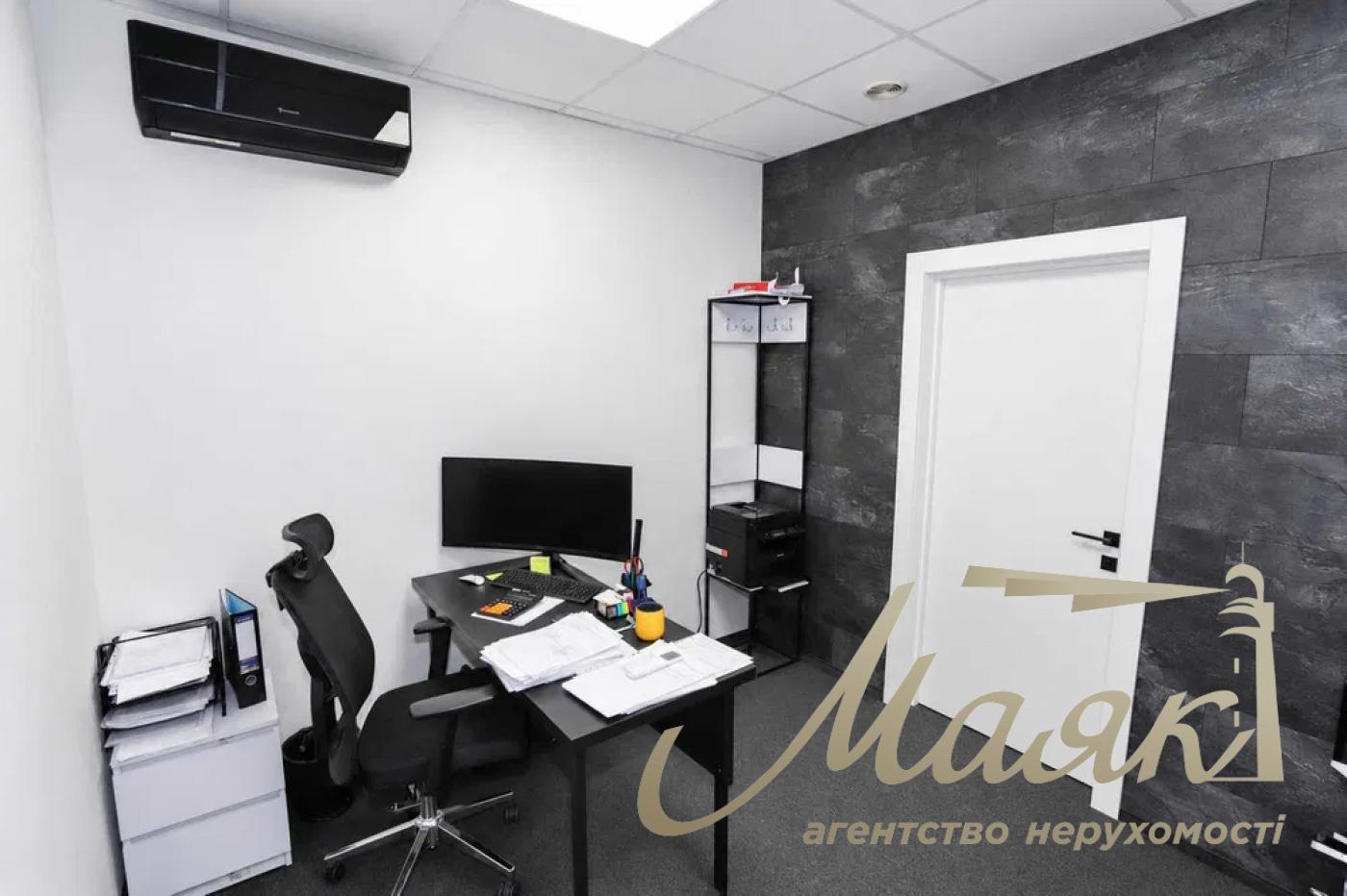 Rent a 180 m² furnished standalone office at 32A Yevhen Konovalets Street, Pechersk