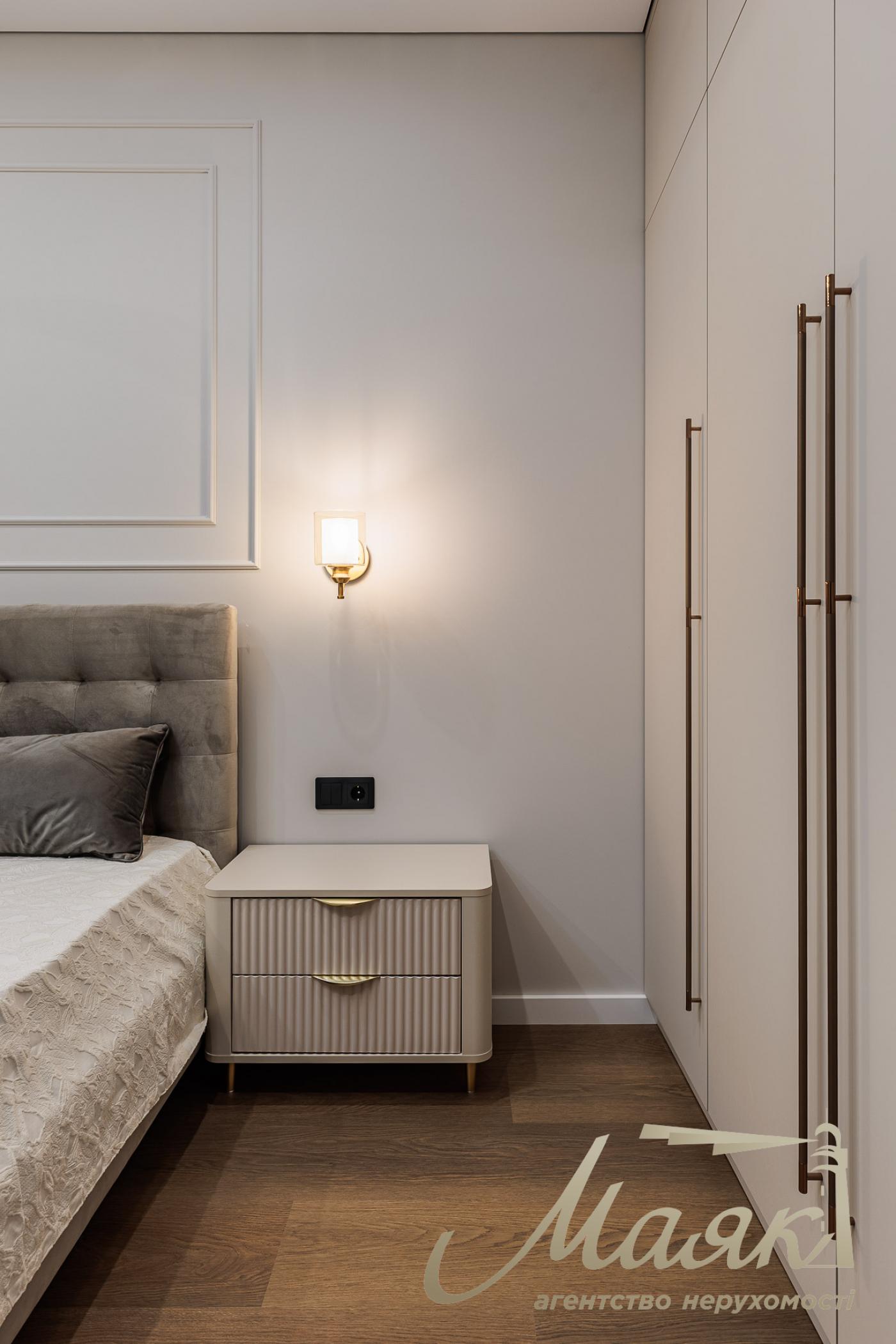 Продажа 1-комнатной квартиры с ремонтом ЖК Варшавский 3, Виноградарь, Киев