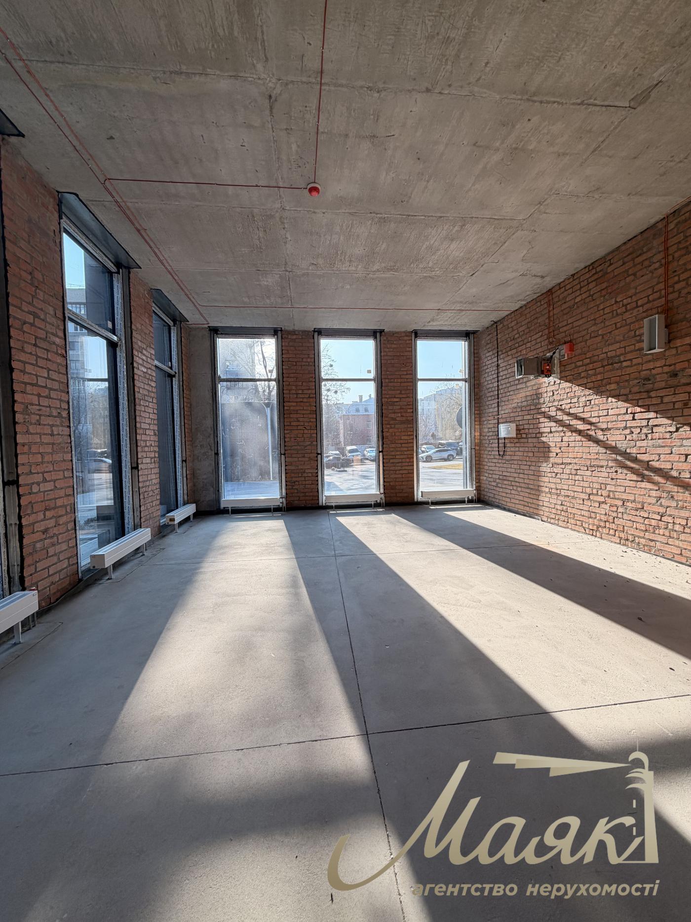 Оренда фасадного комерційного приміщення ЖК Трініті, вул. Тютюнника