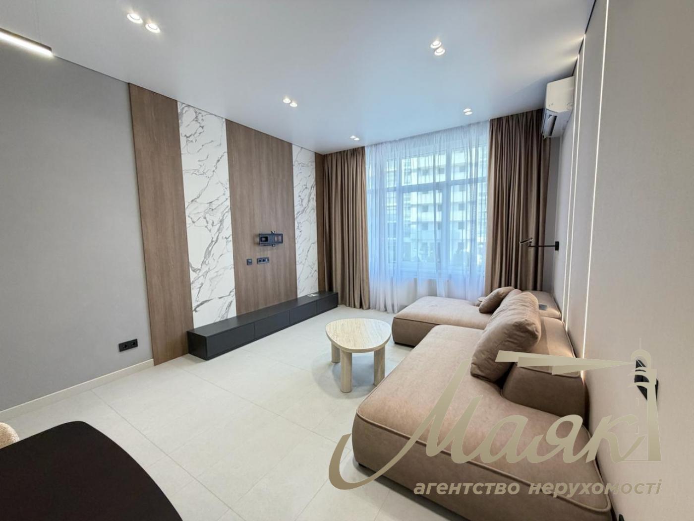 3-Bedroom Apartment for Rent in the Novopecherskie Lipki Residential Complex, 15B Verkholyuda (Dragomirova) St.