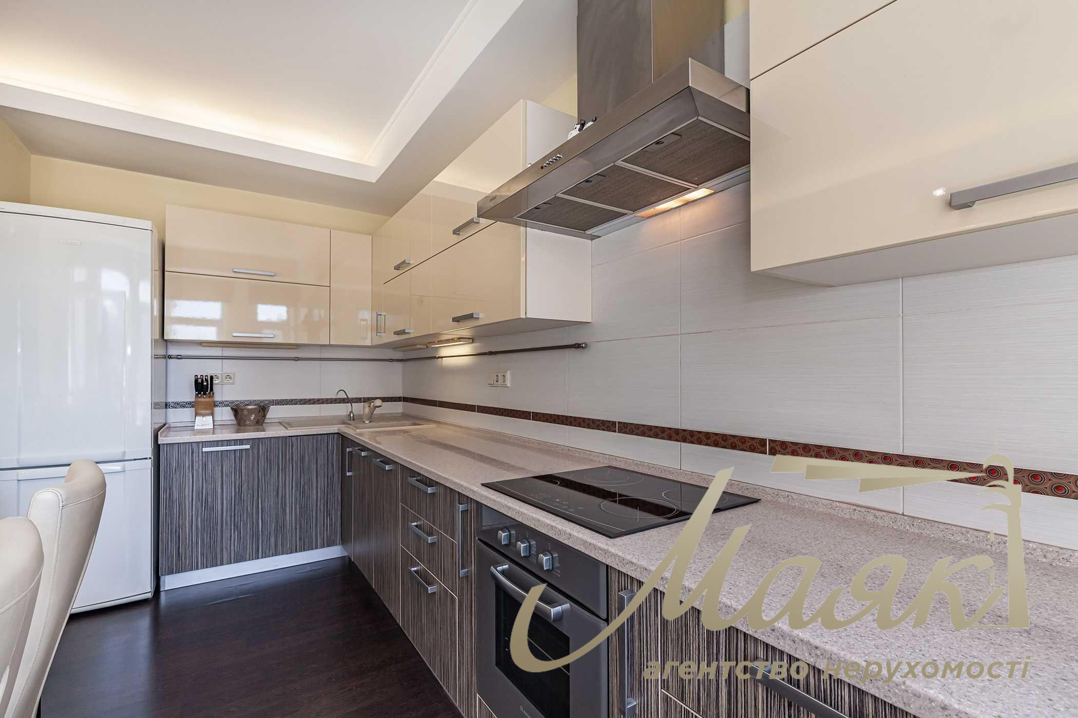 3-room apartment for rent at 27/78 Pankovskaya St., Downtown.