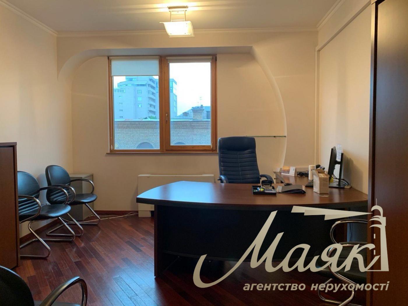 Sale of office 300 sq.m. in the center of Kiev, near the NSC "Olympic"