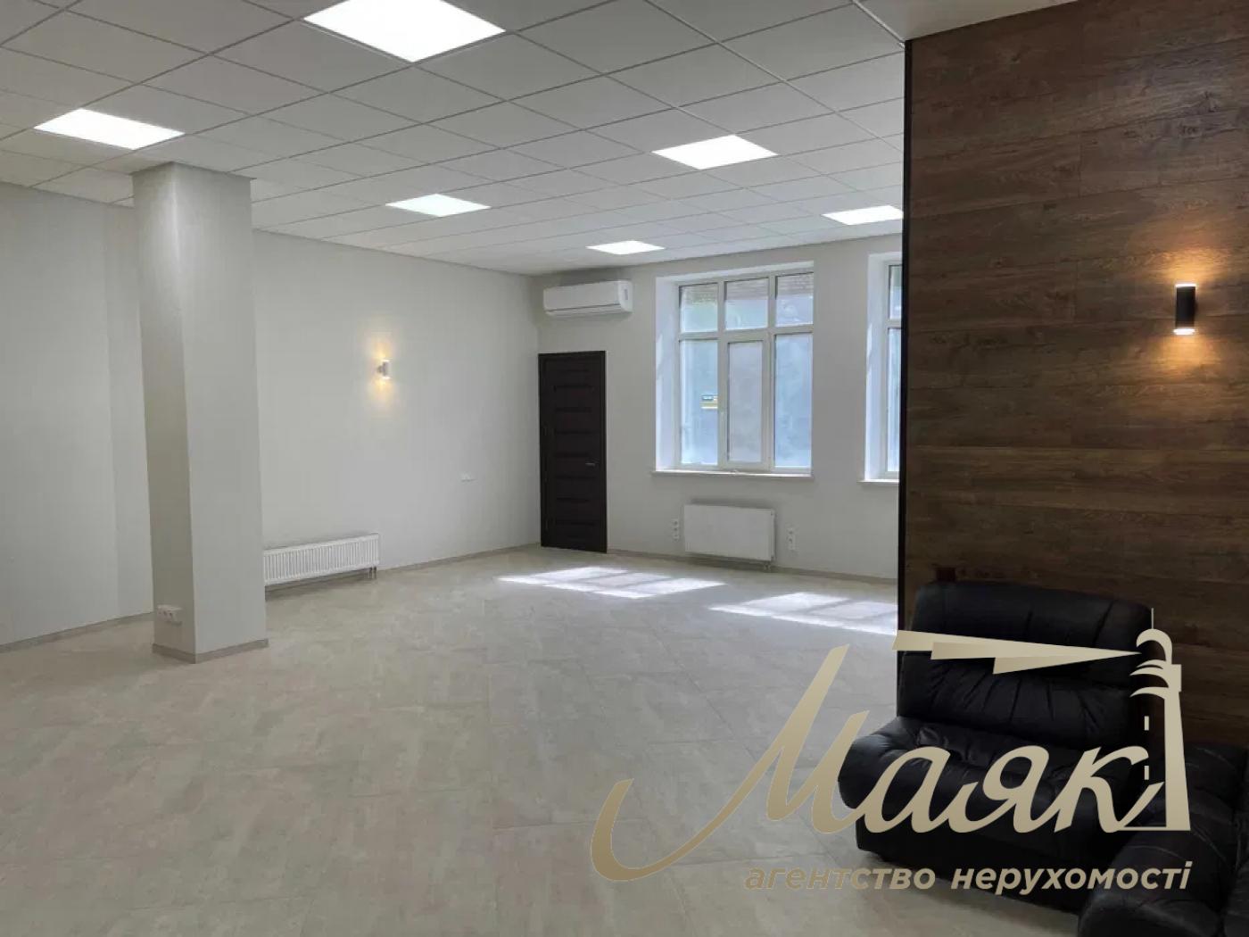 Аренда фасадного помещения  100м, ул. Щекавицкая